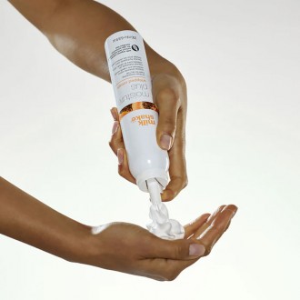 Milk Shake Moisture More Whipped Cream Neoplachující ochranná pěna pro suché vlasy 200ml
